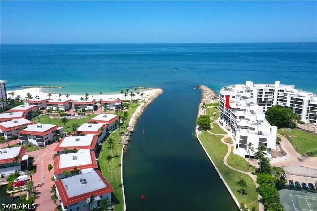 2316 Gulf Shore Boulevard N Naples FL 34103