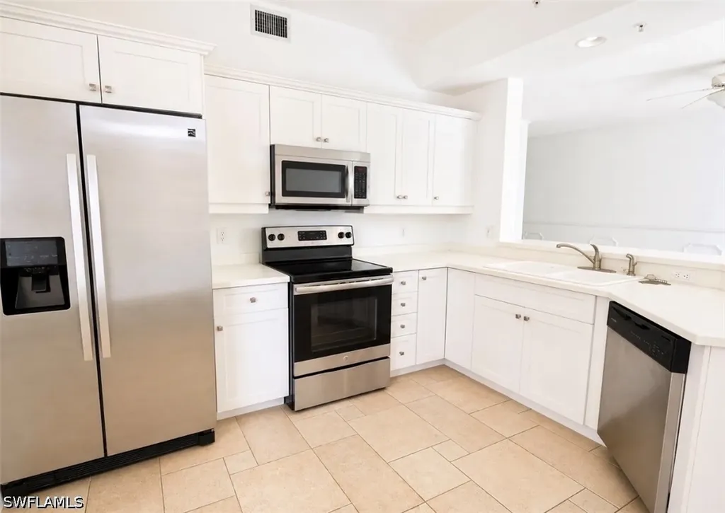 410 Bayfront Place Naples FL 34102