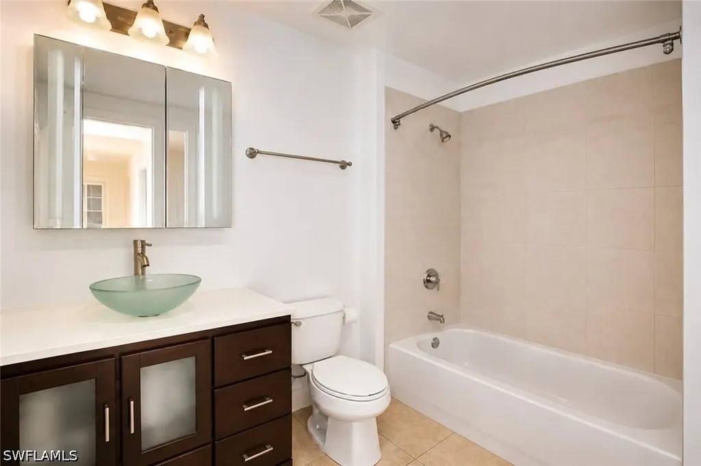410 Bayfront Place Naples FL 34102