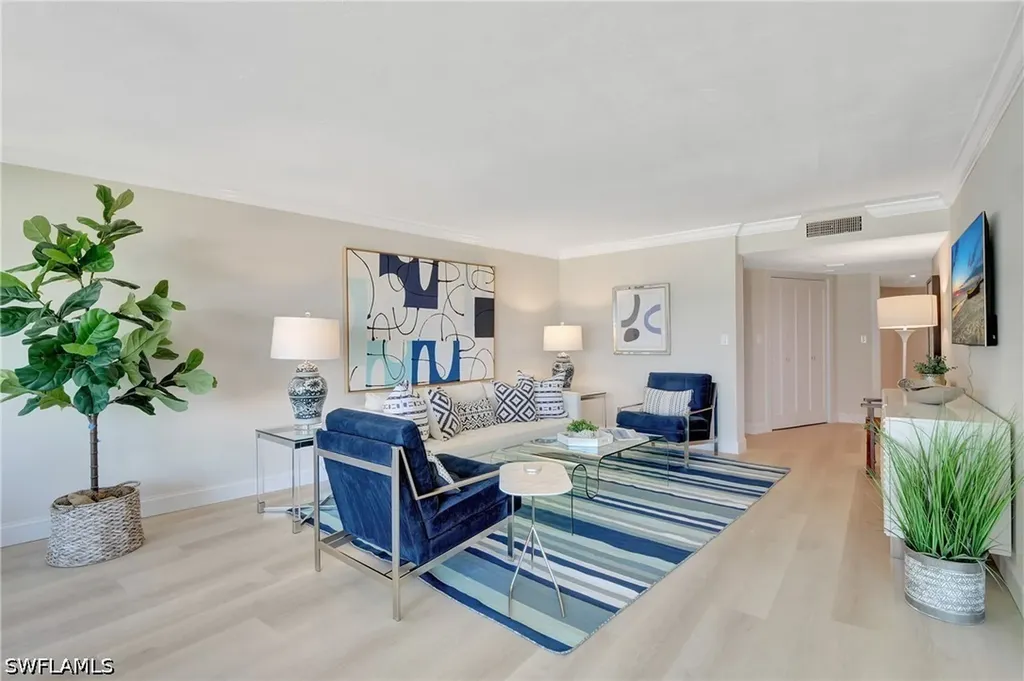 2357 Gulf Shore Boulevard N Naples FL 34103