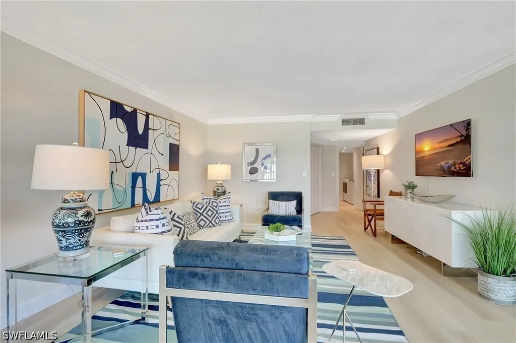 2357 Gulf Shore Boulevard N Naples FL 34103