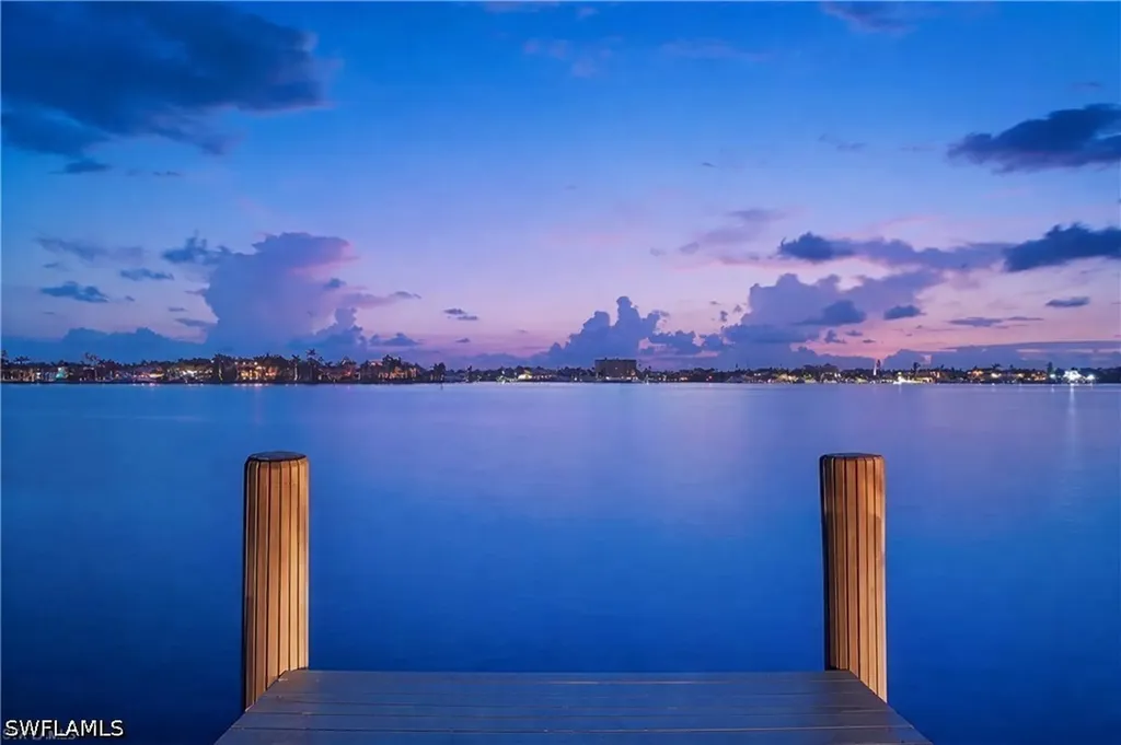 1535 Dolphin Lane Naples FL 34102