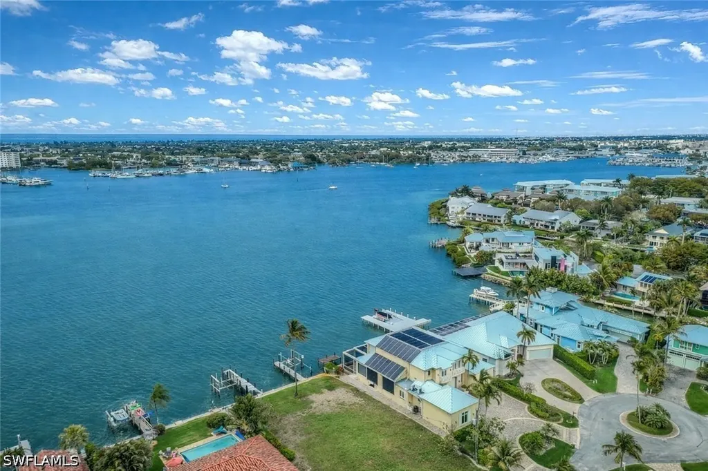 1535 Dolphin Lane Naples FL 34102