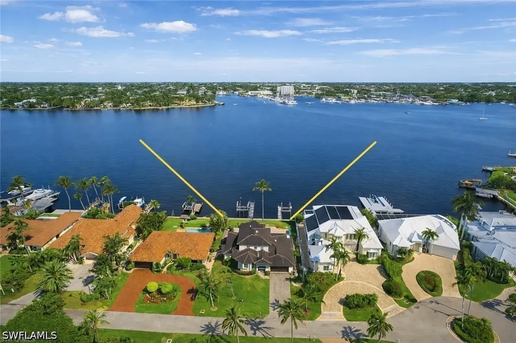 1535 Dolphin Lane Naples FL 34102