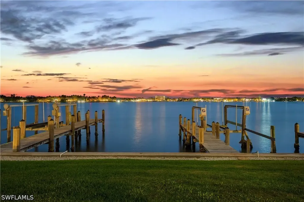 1535 Dolphin Lane Naples FL 34102