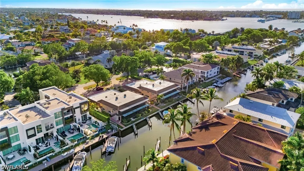 1521 Chesapeake Avenue Naples FL 34102
