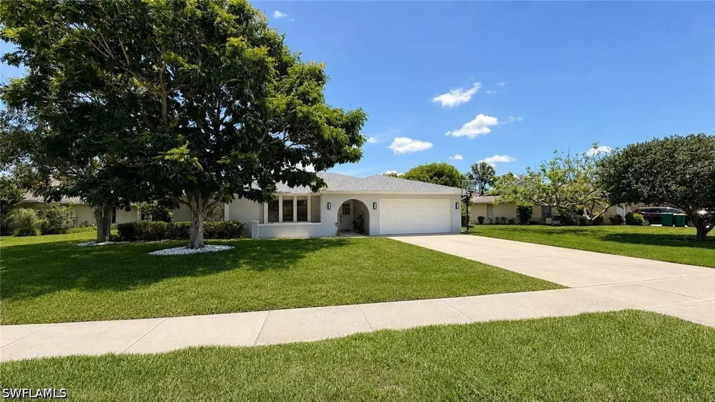 1089 Nottingham Drive Naples FL 34109