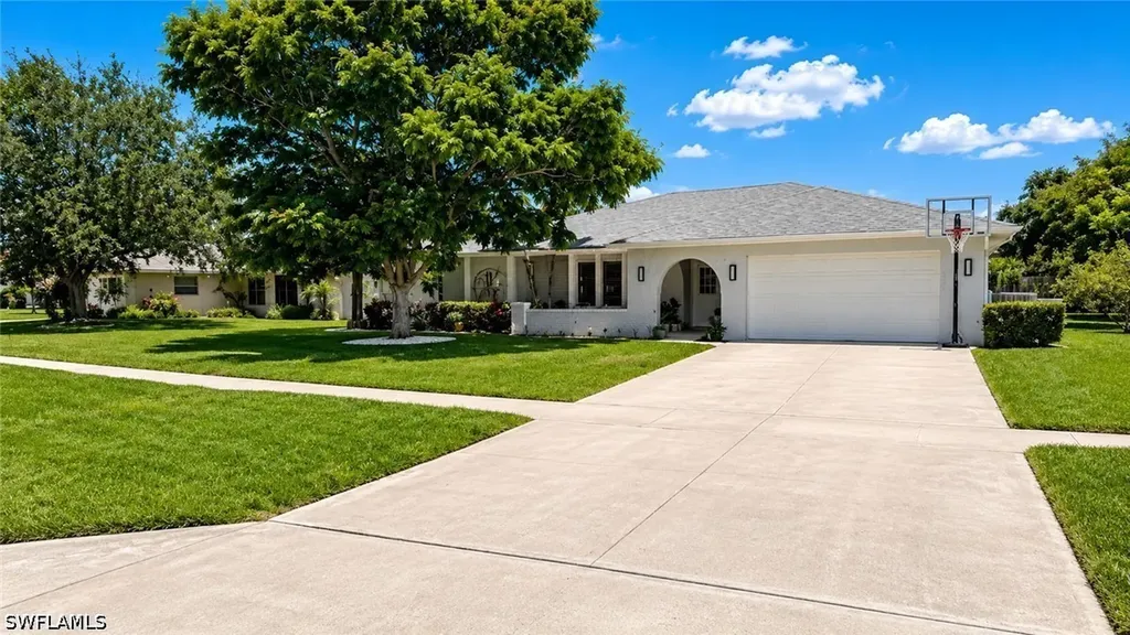 1089 Nottingham Drive Naples FL 34109
