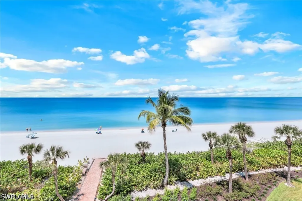 10475 Gulfshore Drive Naples FL 34108-2053