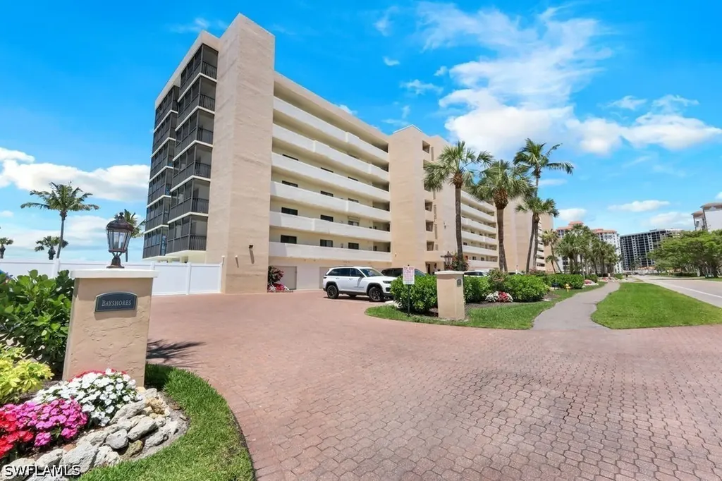 10475 Gulfshore Drive Naples FL 34108-2053