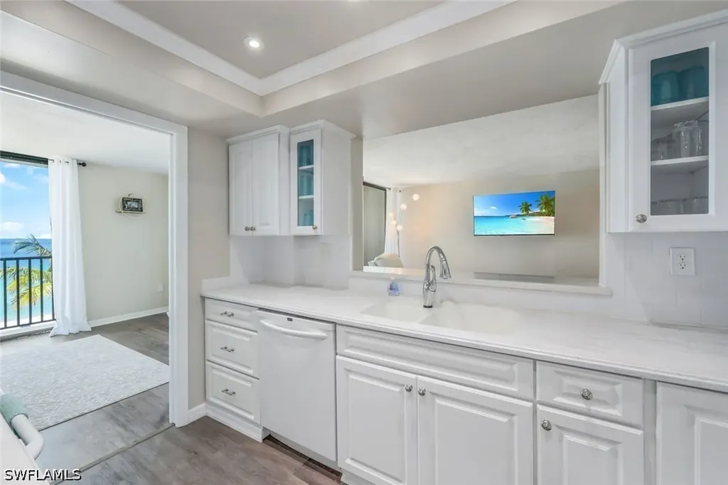 10475 Gulfshore Drive Naples FL 34108-2053