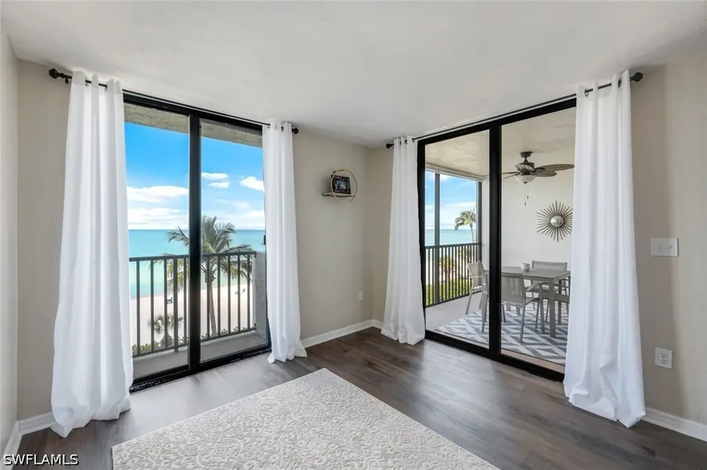 10475 Gulfshore Drive Naples FL 34108-2053
