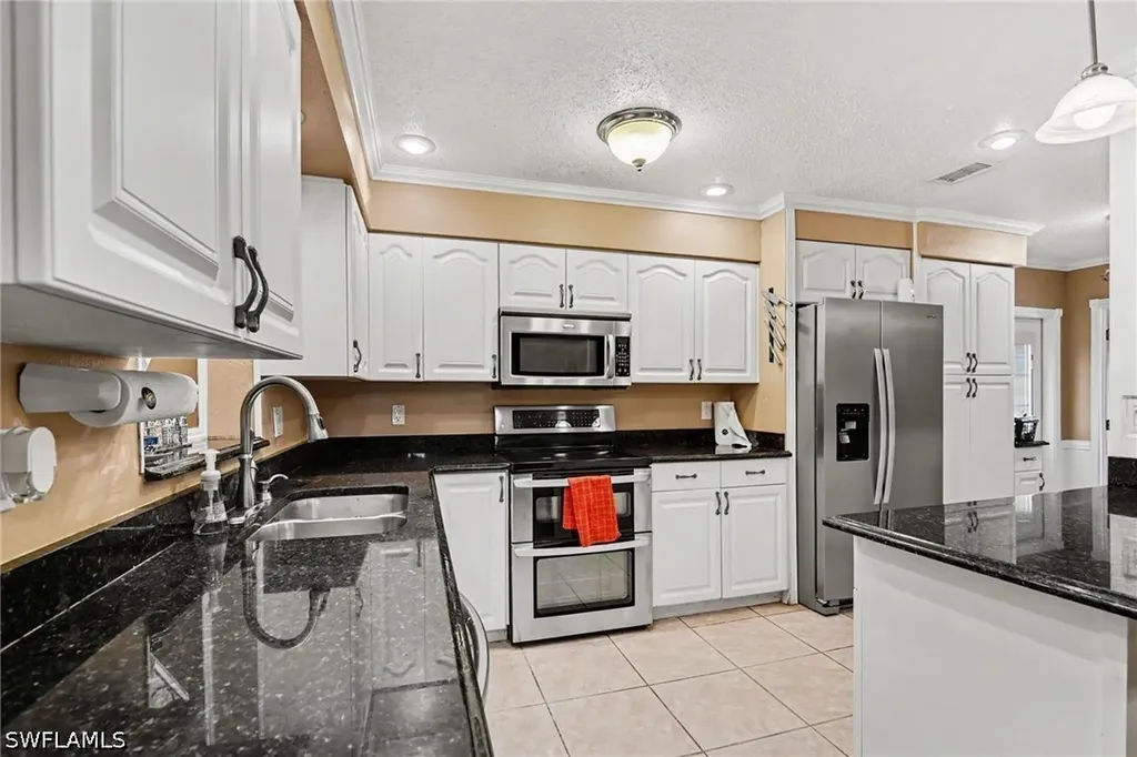 2136 Flora Avenue Fort Myers FL 33907