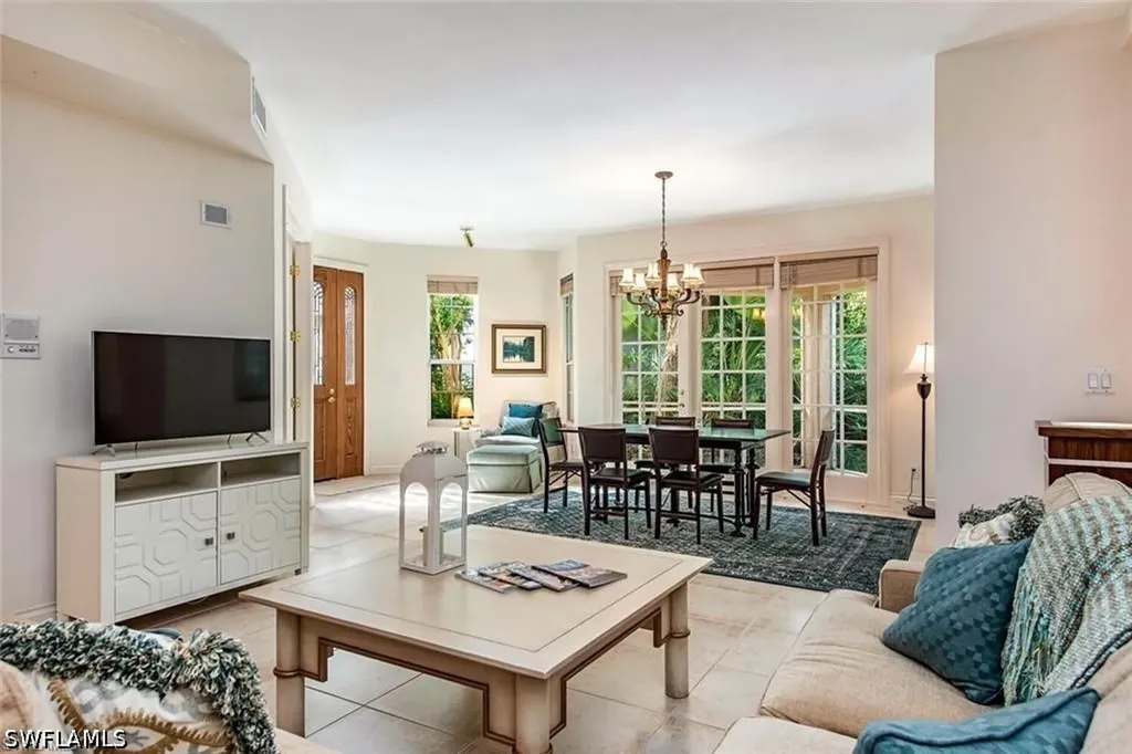 Naples FL, 157 Colonade Circle, Unit 1002