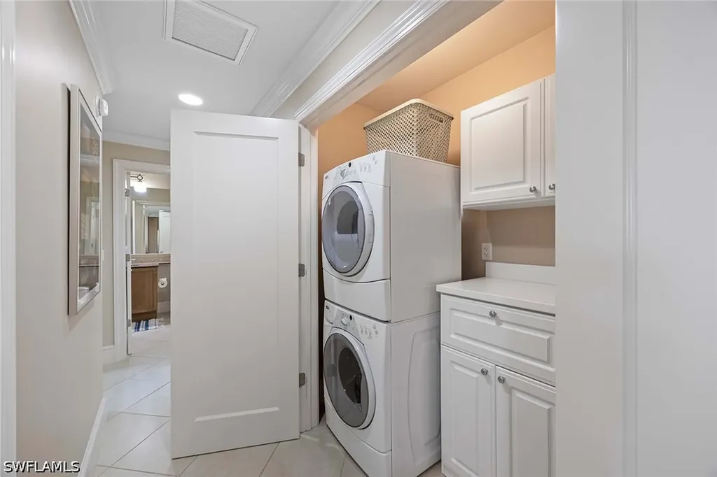 9115 Strada Place Naples FL 34108