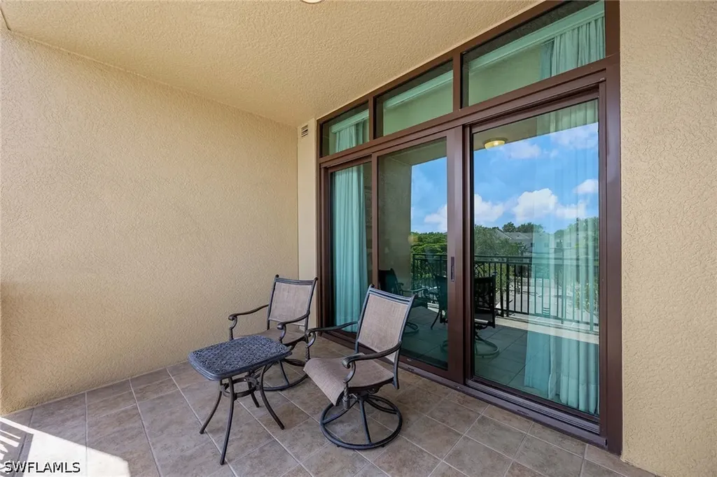 9115 Strada Place Naples FL 34108