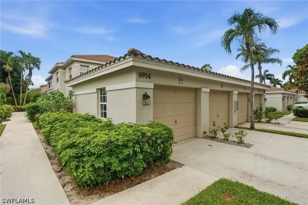 6914 Satinleaf Road N Naples FL 34109