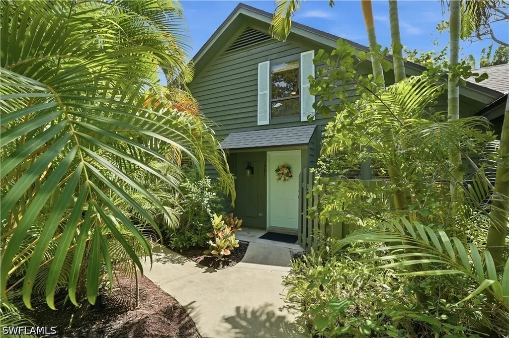 1281 Solana Road Naples FL 34103