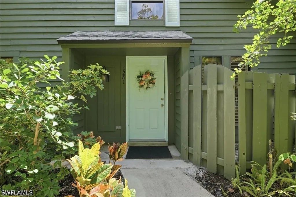 1281 Solana Road Naples FL 34103