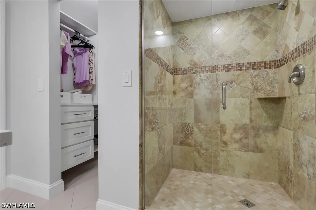 9580 Victoria Lane Naples FL 34109