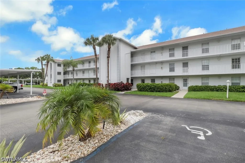9580 Victoria Lane Naples FL 34109