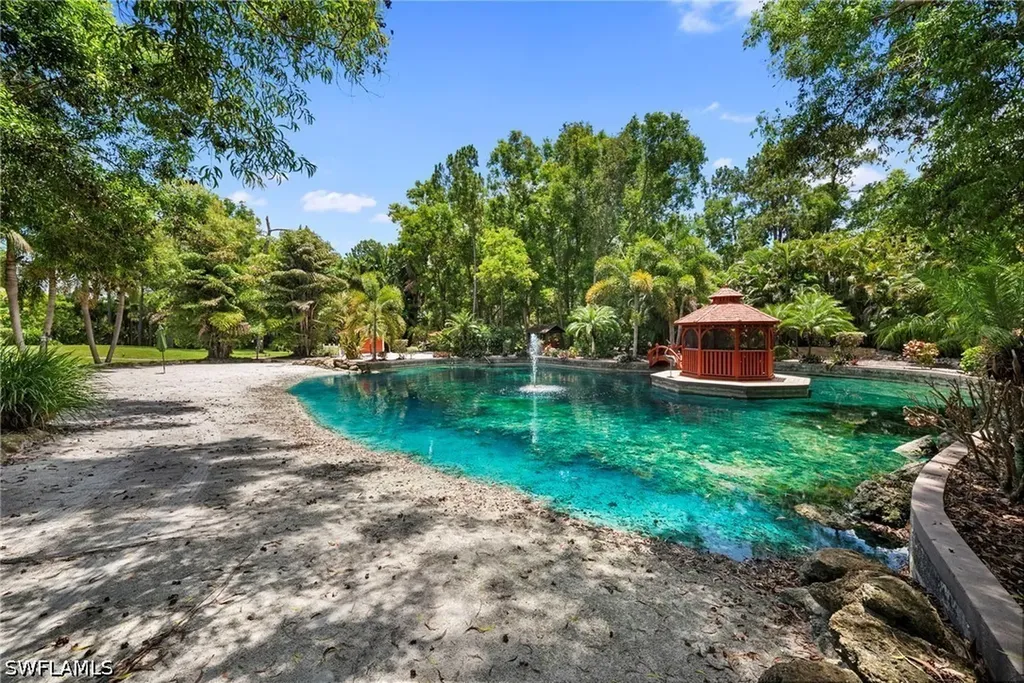 1805 Heritage Trail Naples FL 34112