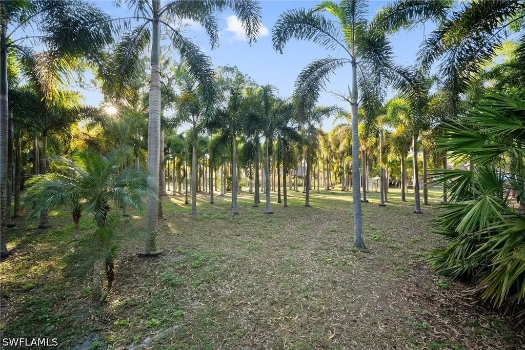 1805 Heritage Trail Naples FL 34112