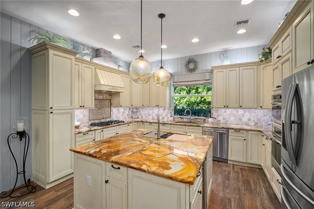 1805 Heritage Trail Naples FL 34112