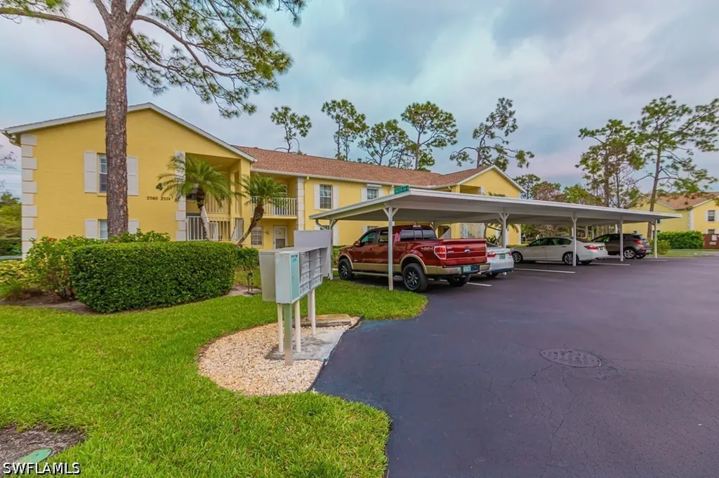 Naples FL, 2562 Kings Lake Boulevard