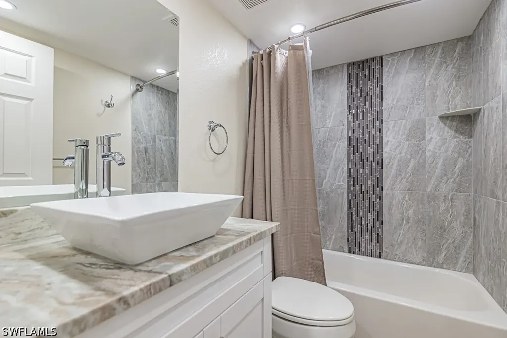 2562 Kings Lake Boulevard Naples FL 34112