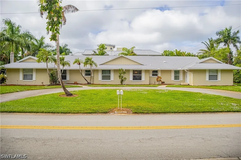 2983 Binnacle Drive Naples FL 34103