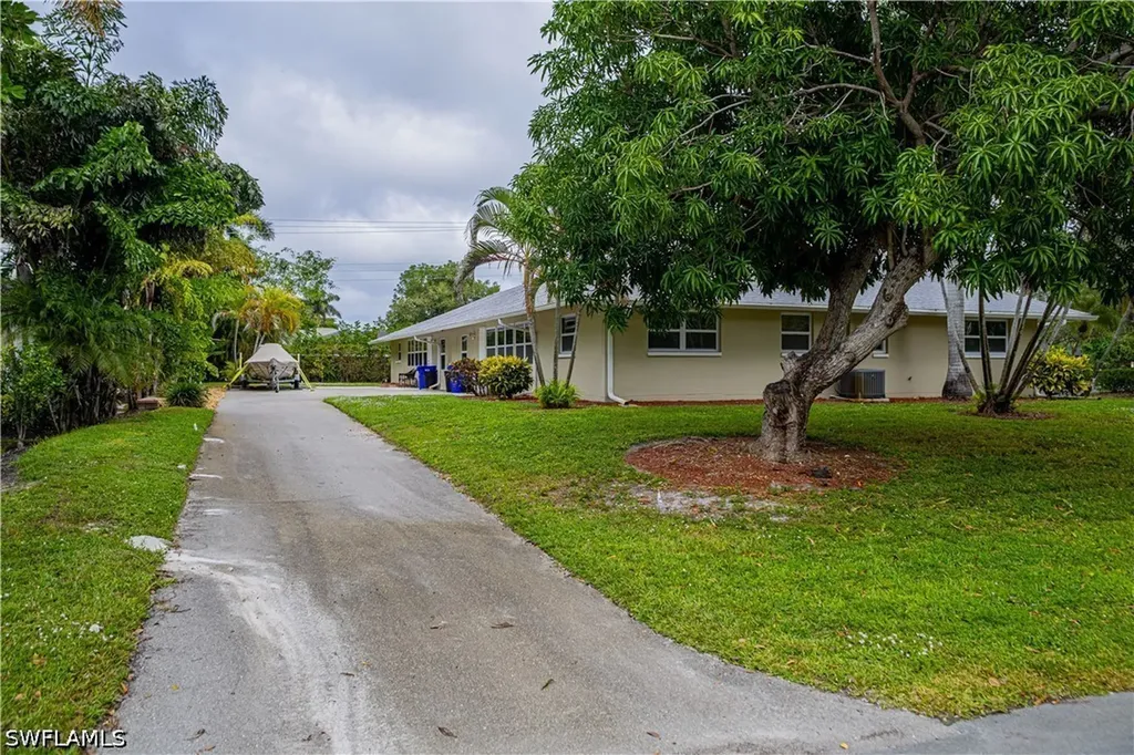2983 Binnacle Drive Naples FL 34103