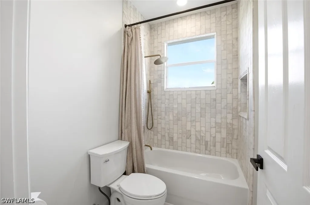 2292 Guadelupe Drive Naples FL 34119
