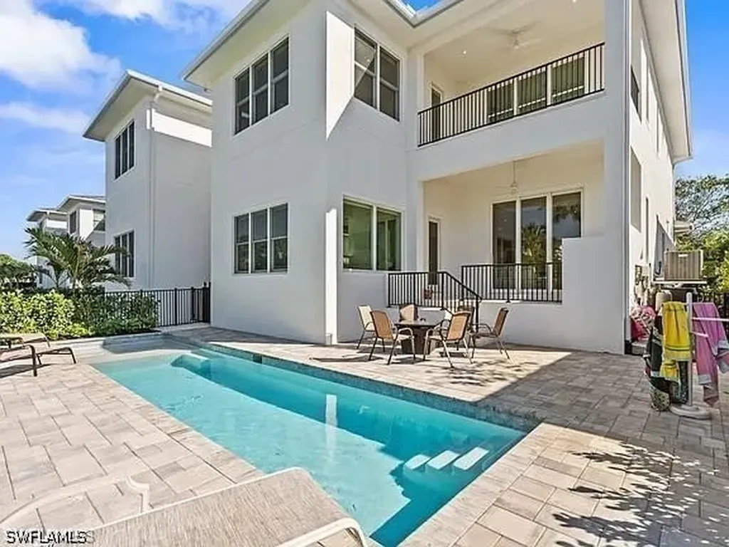 515 91st Avenue N Naples FL 34108
