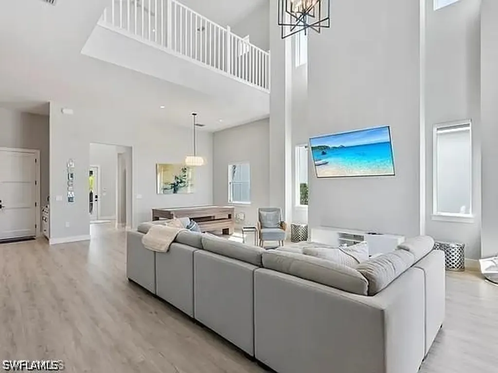 515 91st Avenue N Naples FL 34108
