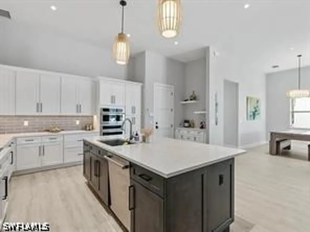 515 91st Avenue N Naples FL 34108