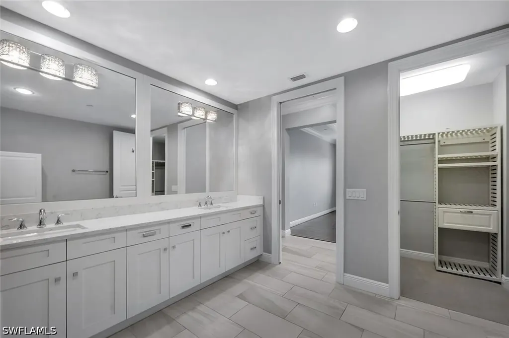 16374 Viansa Way Naples FL 34110