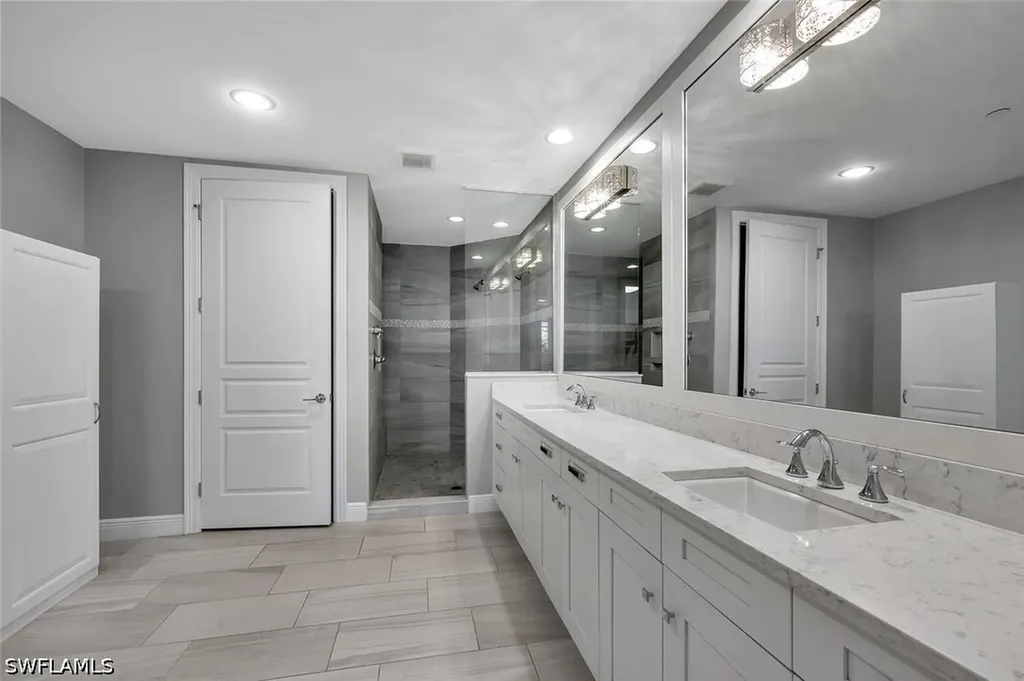16374 Viansa Way Naples FL 34110