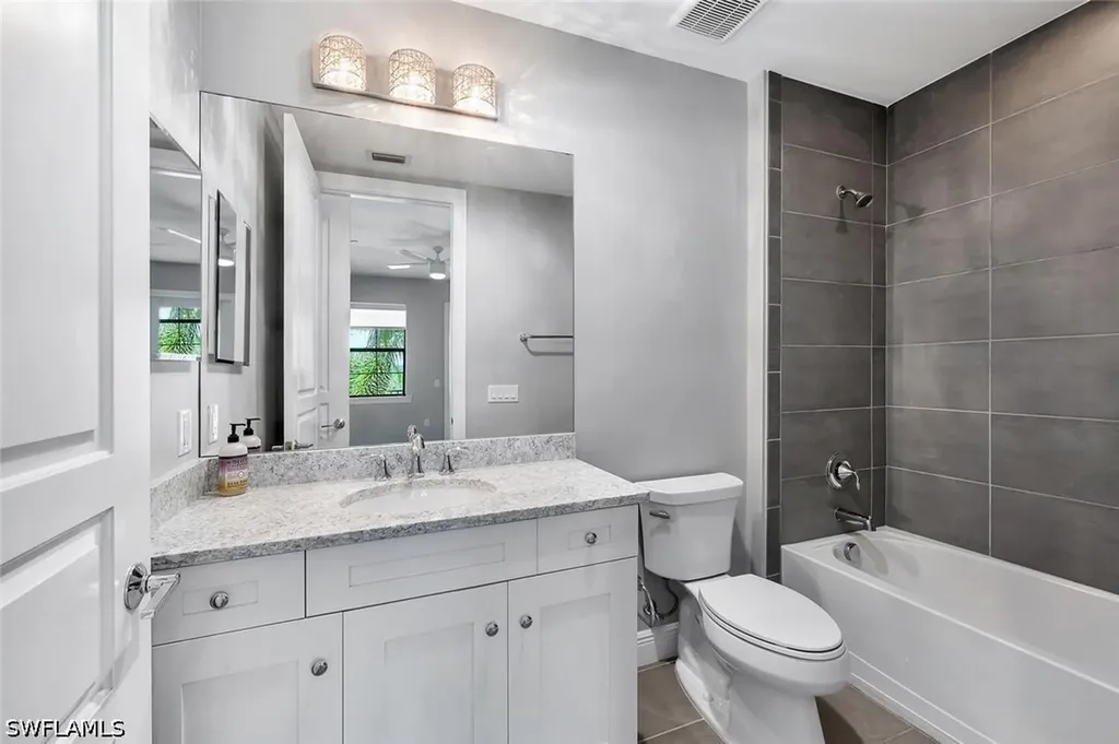 16374 Viansa Way Naples FL 34110