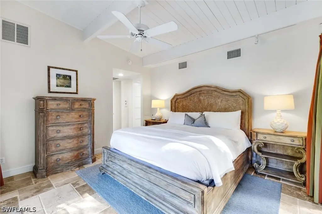 210 Central Avenue Naples FL 34102