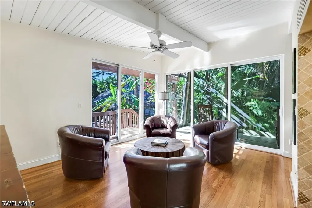 210 Central Avenue Naples FL 34102