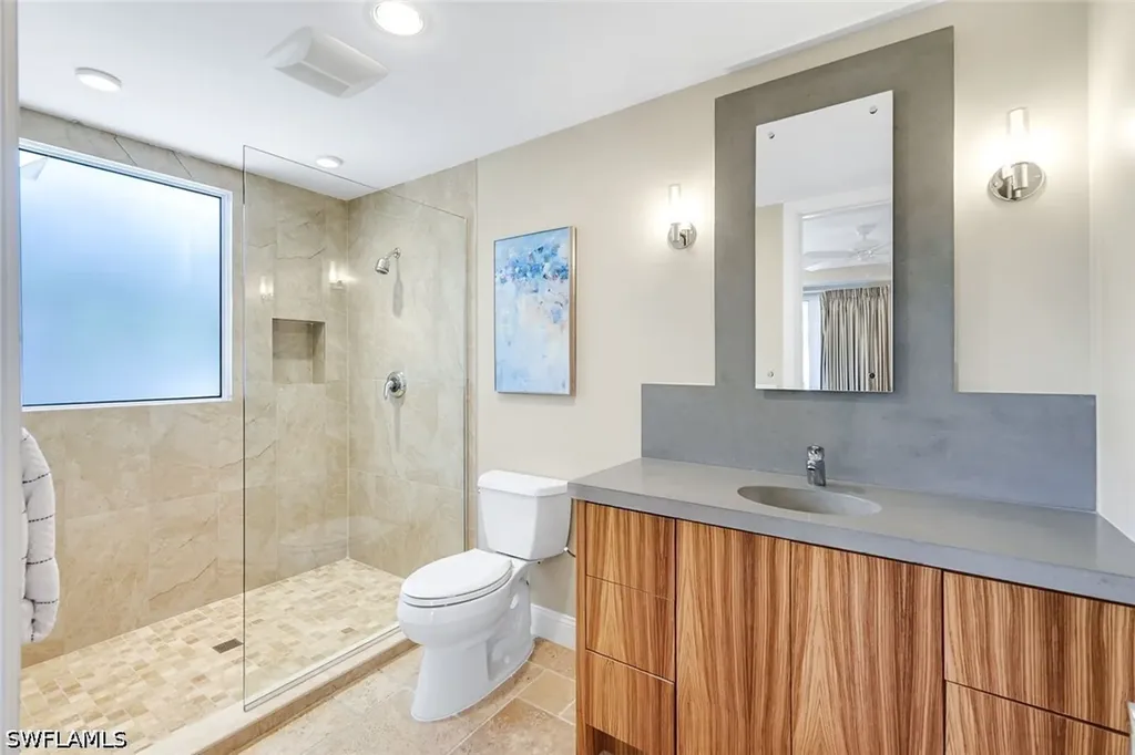 210 Central Avenue Naples FL 34102