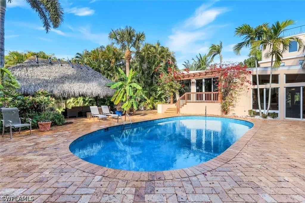 210 Central Avenue Naples FL 34102