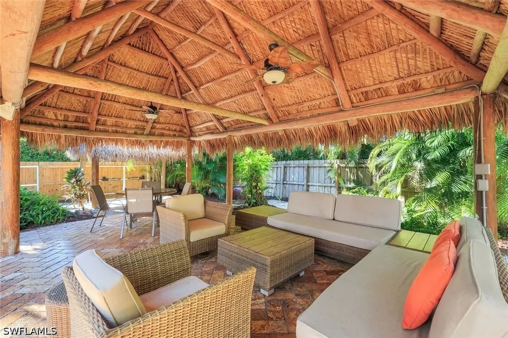 210 Central Avenue Naples FL 34102