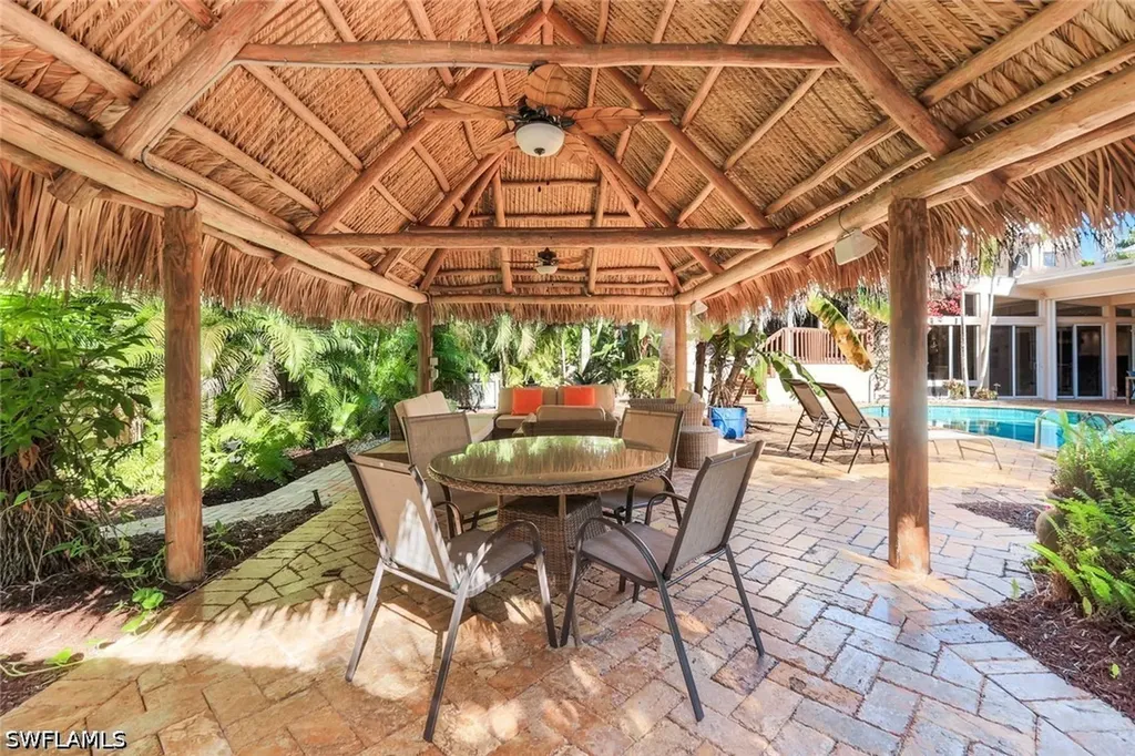 210 Central Avenue Naples FL 34102