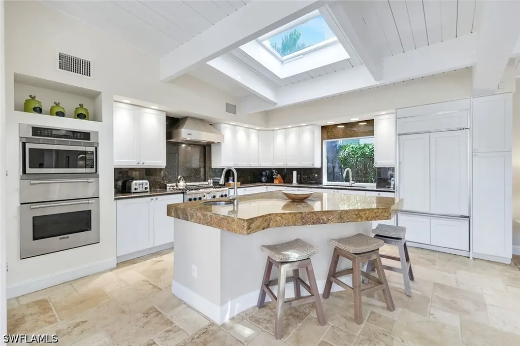 210 Central Avenue Naples FL 34102