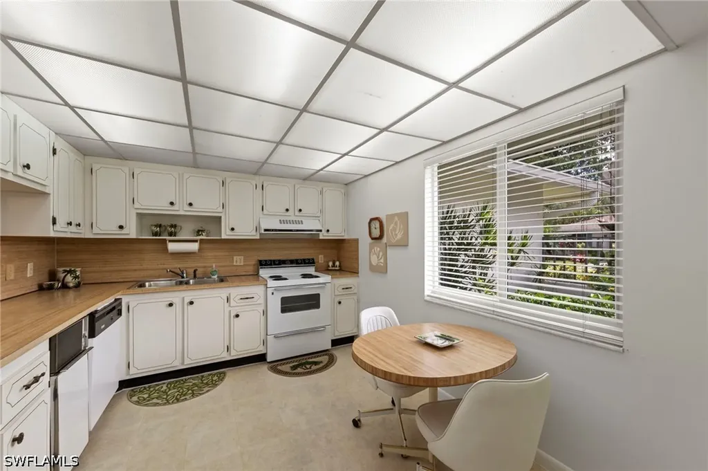 50 Glades Boulevard Naples FL 34112
