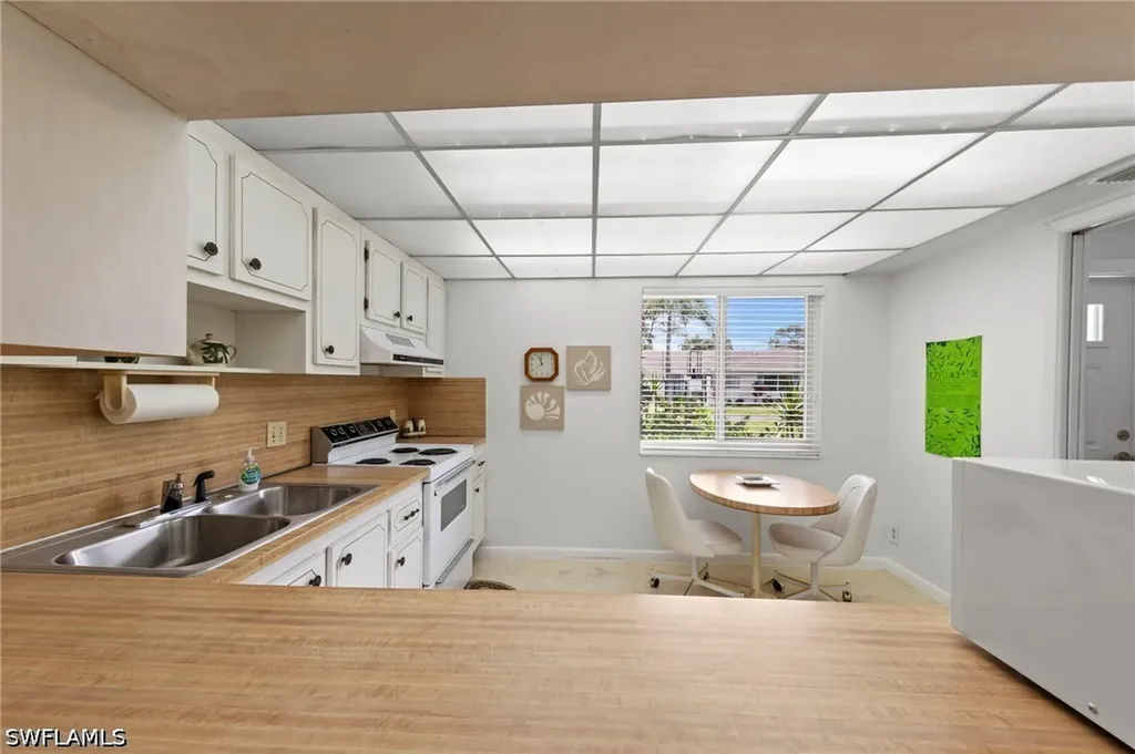50 Glades Boulevard Naples FL 34112