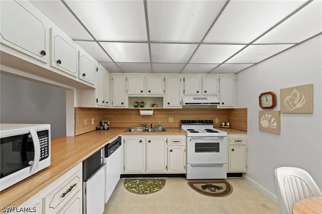 50 Glades Boulevard Naples FL 34112