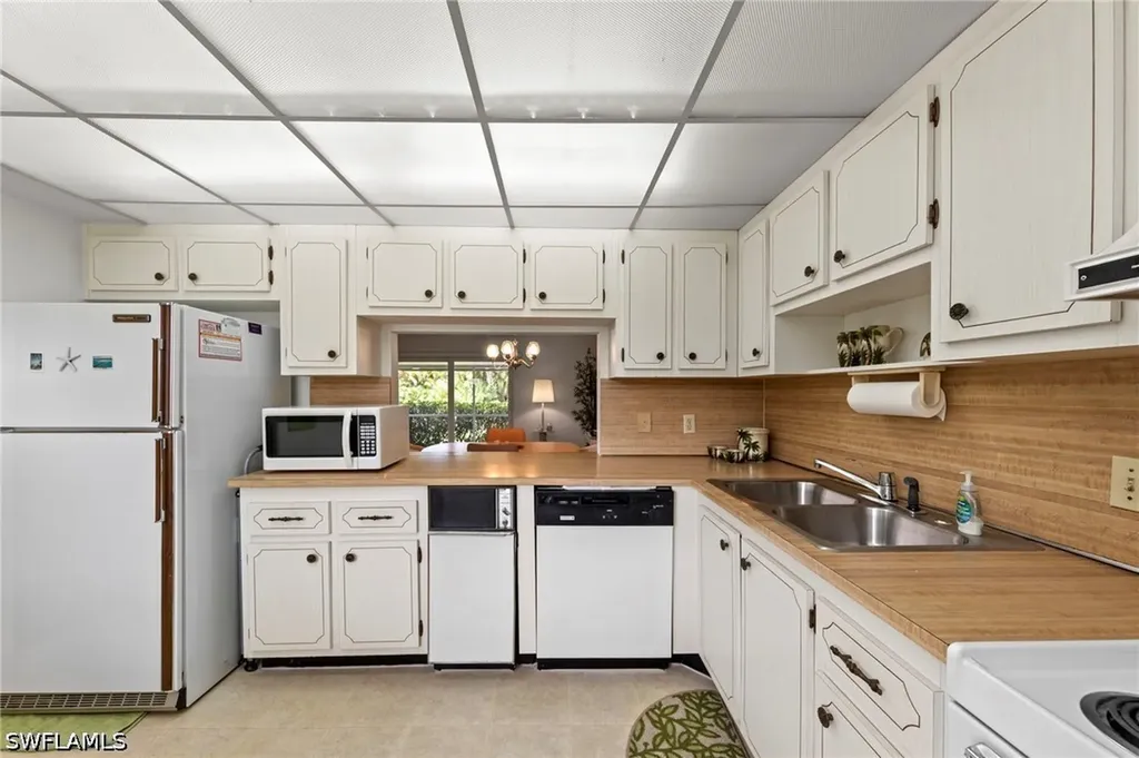 50 Glades Boulevard Naples FL 34112